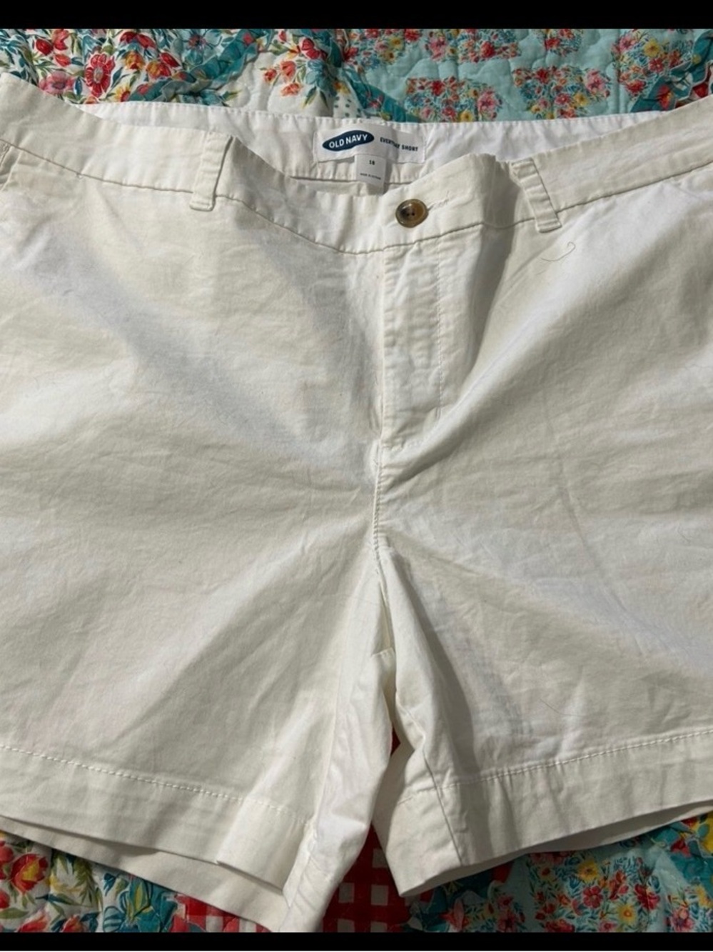 Old Navy Women's White Flat Front Shorts